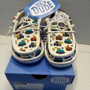 Hey Dude Wally T Trucks 43688-1MV Kids Size C6 Ivory/Multi